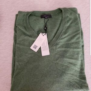 🎁 Turtleson V-neck cashmere sweater NWT